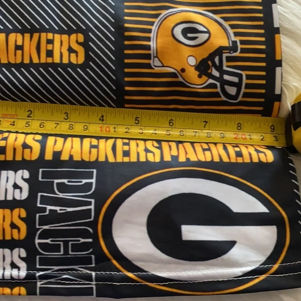New without tags Green Bay Packers face covering